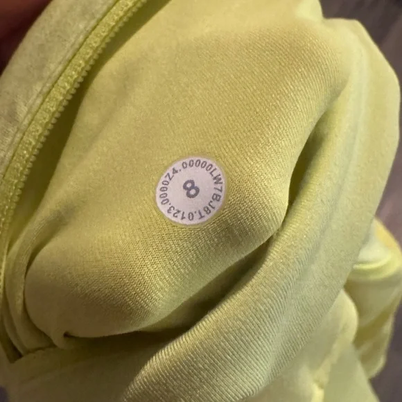 Lululemon Speed Up High Rise Shorts 4 in inseam, Size 8 - Picture 3 of 4